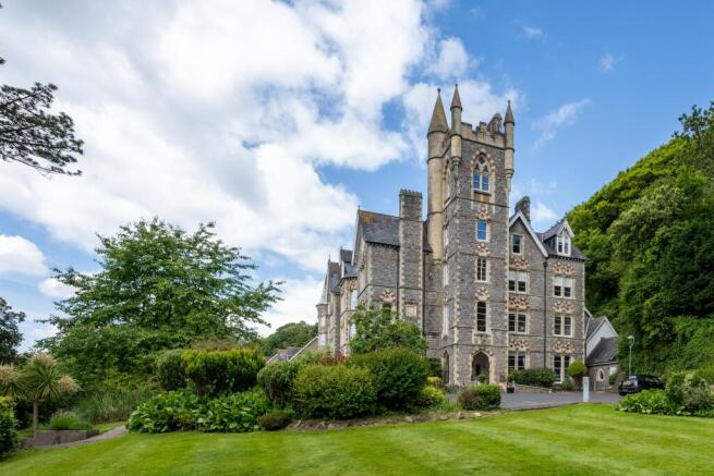 2-bed flat on Langland Bay Manor, Langland, Swansea, SA3, £300,000