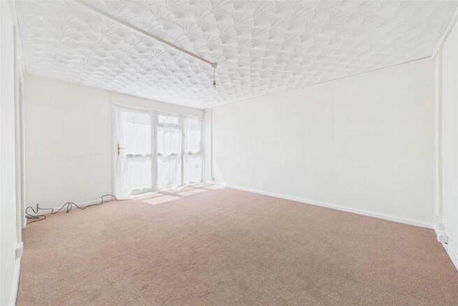 1 Bed Flat | Stockwood photo 4