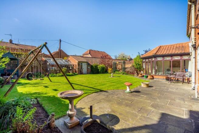 5 bed Detached for sale Image 4