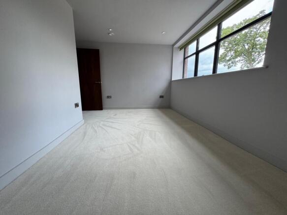2 bed Flat to rent Image 10