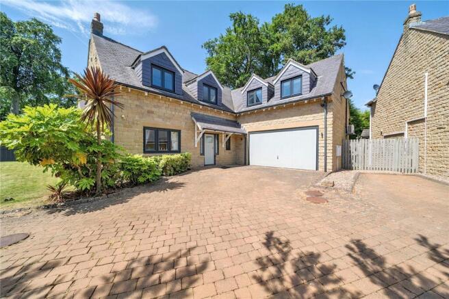 4 bed Detached for sale Image 11