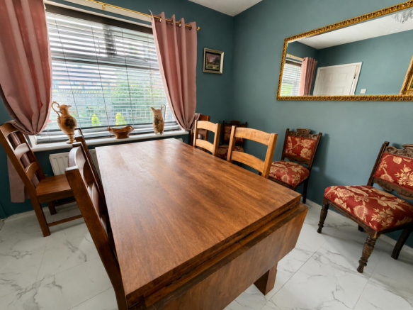 4 bed Semi-Detached for sale Image 5