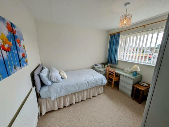 49 Mallard Close bed 2.jpg