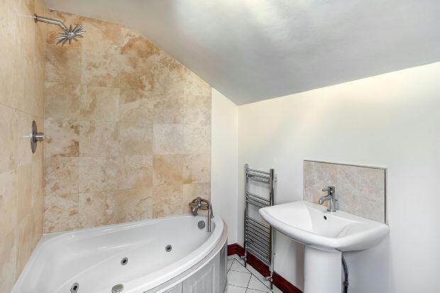 EN SUITE