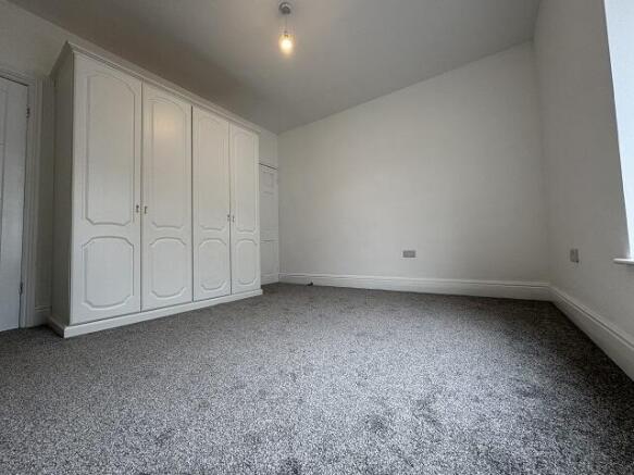 3 bed Terraced to rent Image 8