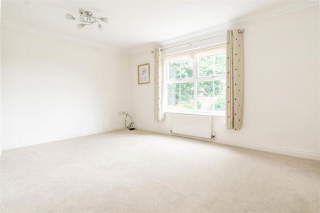 4 bed Town House for sale Image 9