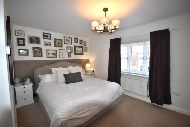 3 bed Semi-Detached for sale Image 9
