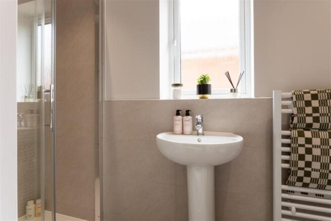 3 bed Semi-Detached to rent Image 9