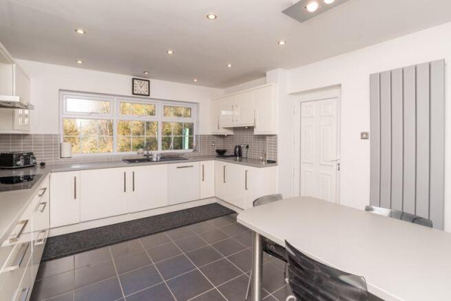 BREAKFAST/KITCHEN