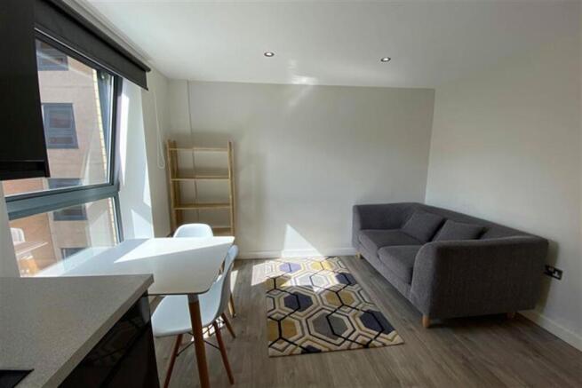 Studio to rent Image 4