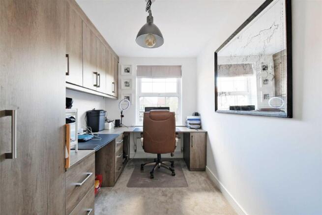 4 bed Town House for sale Image 11