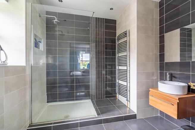 4 bed Detached for sale Image 11