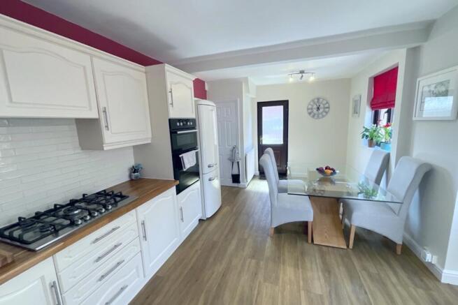 3 bed Semi-Detached for sale Image 9