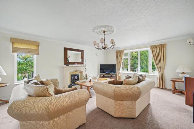 5 bed Detached for sale Image 7