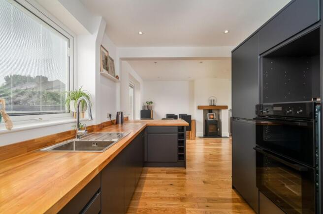 4 bed Semi-Detached for sale Image 7