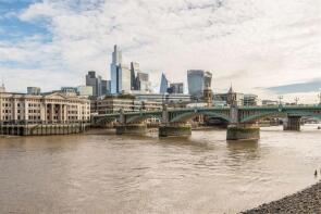 22, 14 Bear Pit Apartments, New Globe Walk, London SE1 9DR