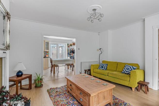 3 bed Semi-Detached for sale Image 3