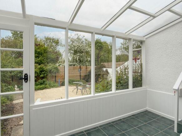 2 bed Semi-Detached to rent Image 11