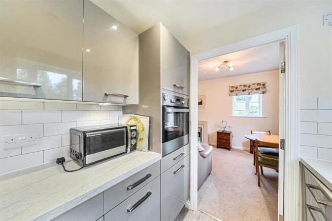 1 bed Retirement Property for sale Image 6