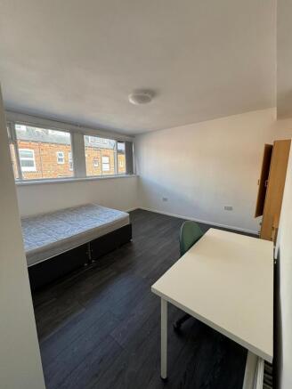 4 bed Terraced to rent Image 6