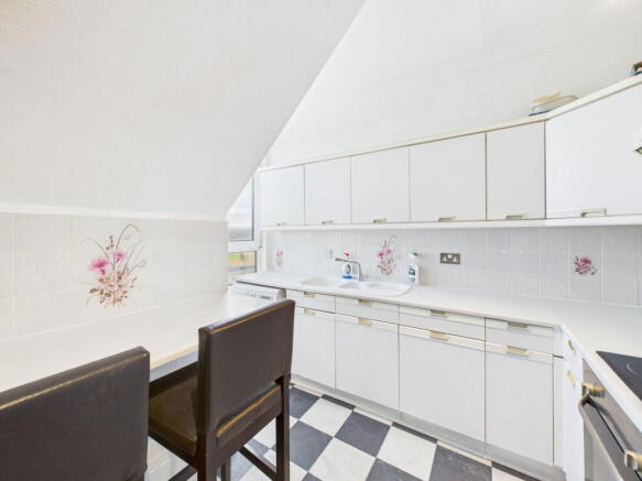 2 bed Apartment for sale Image 5