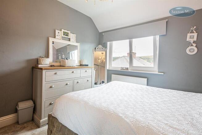 4 bed Semi-Detached for sale Image 9