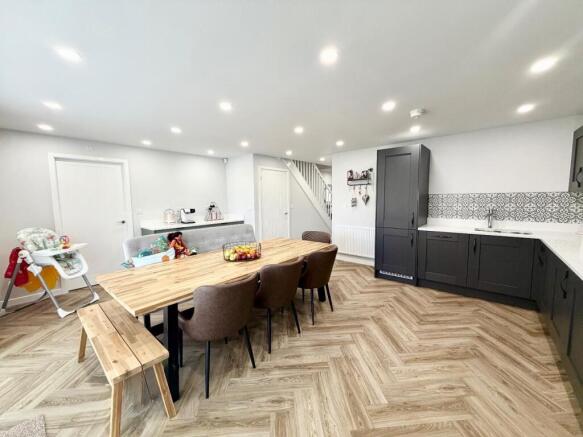 4 bed Detached for sale Image 6
