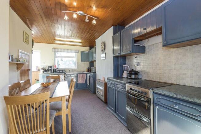 Kitchen / Dining Roo