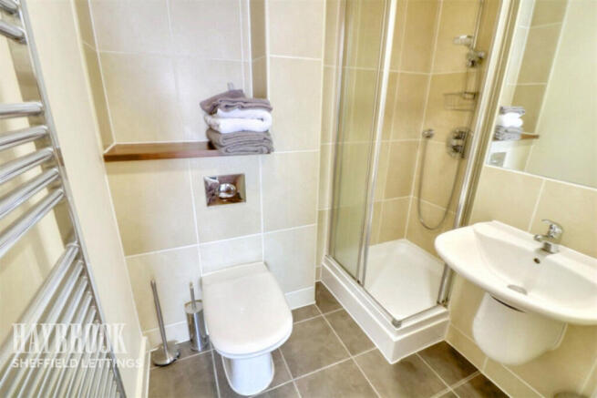 Studio to rent Image 7