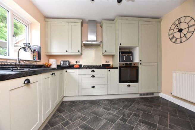 4 bed Detached for sale Image 5