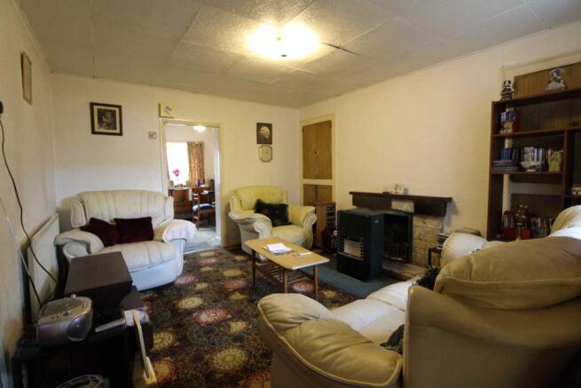 Lounge 1.JPG