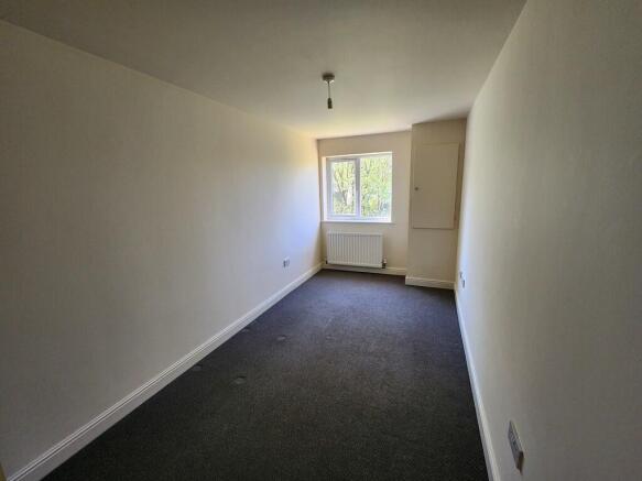 2 bed Apartment to rent Image 8