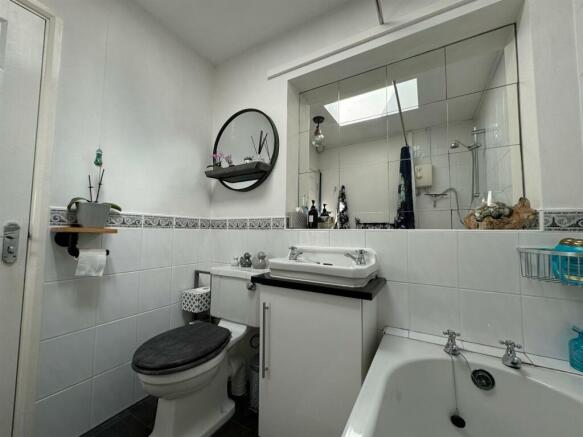 GROUND FLOOR BATHROOM
