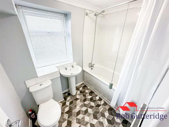 FIRST FLOOR BATHROOM