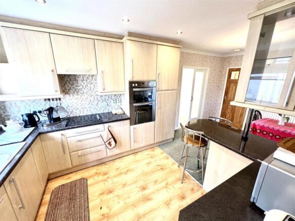 DINING ROOM/KITCHEN