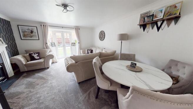 3 bed Town House for sale Image 4