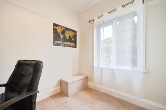 4 bed Semi-Detached for sale Image 10