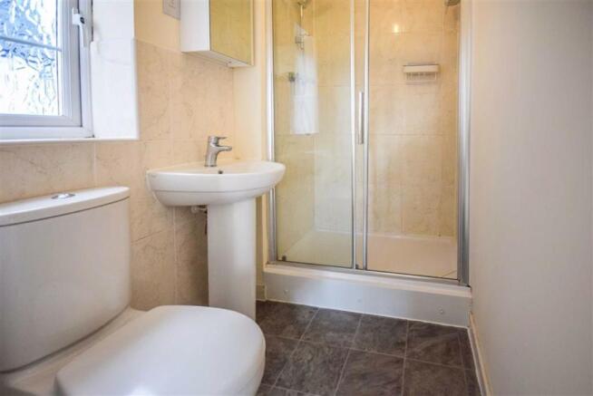 EN-SUITE SHOWER ROOM