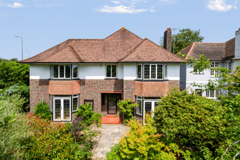 Upper Brighton Road, Worthing, BN14
