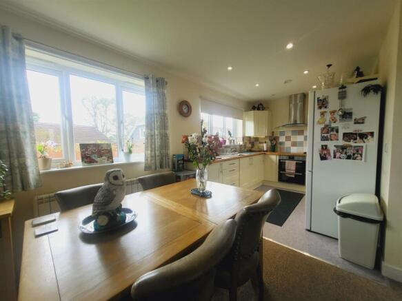 Diner to Kitchen
