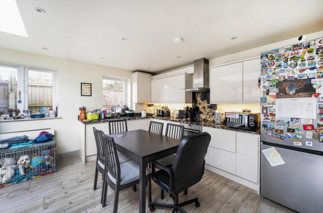 1437134-16-69cb8f...