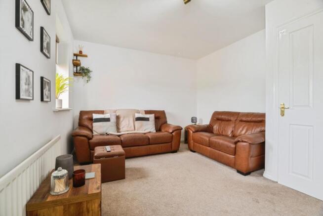 3 bed Terraced for sale Image 6