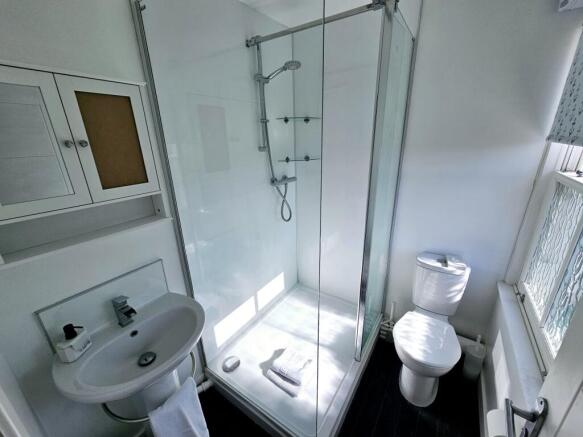 6 bed Block of Apartments for sale Image 11