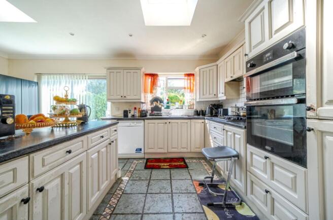 Wayside Avenue, Hornchurch, RM12 photo 4