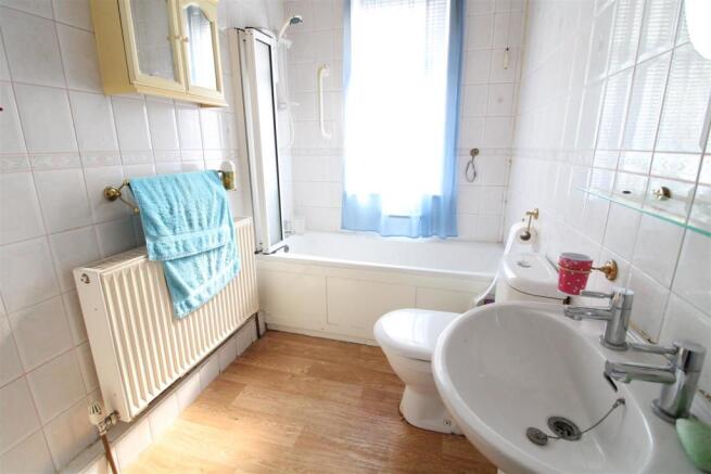 BATHROOM/WC