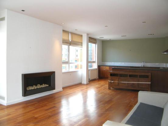 Lounge/Dining