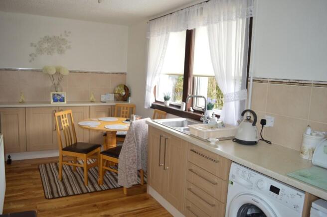 Dining/kitchen