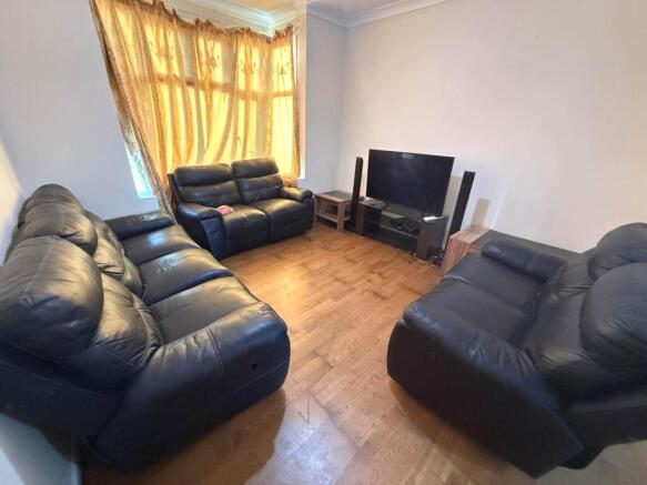Larner Road, Erith  ** VIDEO & 3D FLOORPLAN AVAILABLE ** photo 4