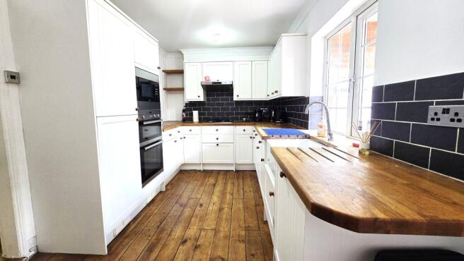 Retreat Way, Chigwell photo 4