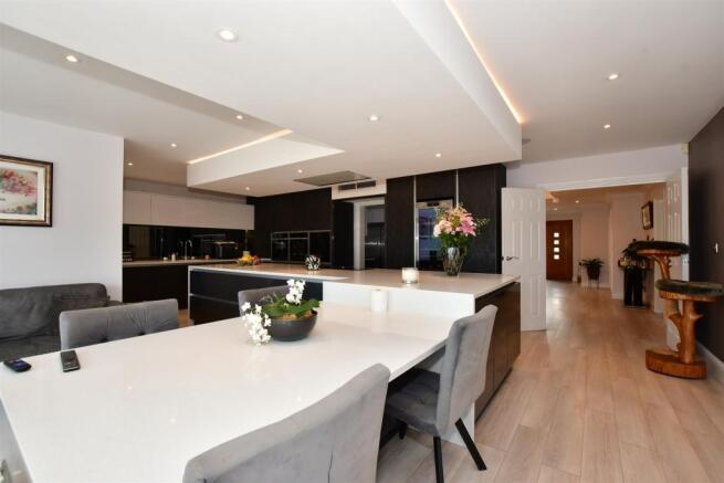 Kitchen/Breakfast Area
